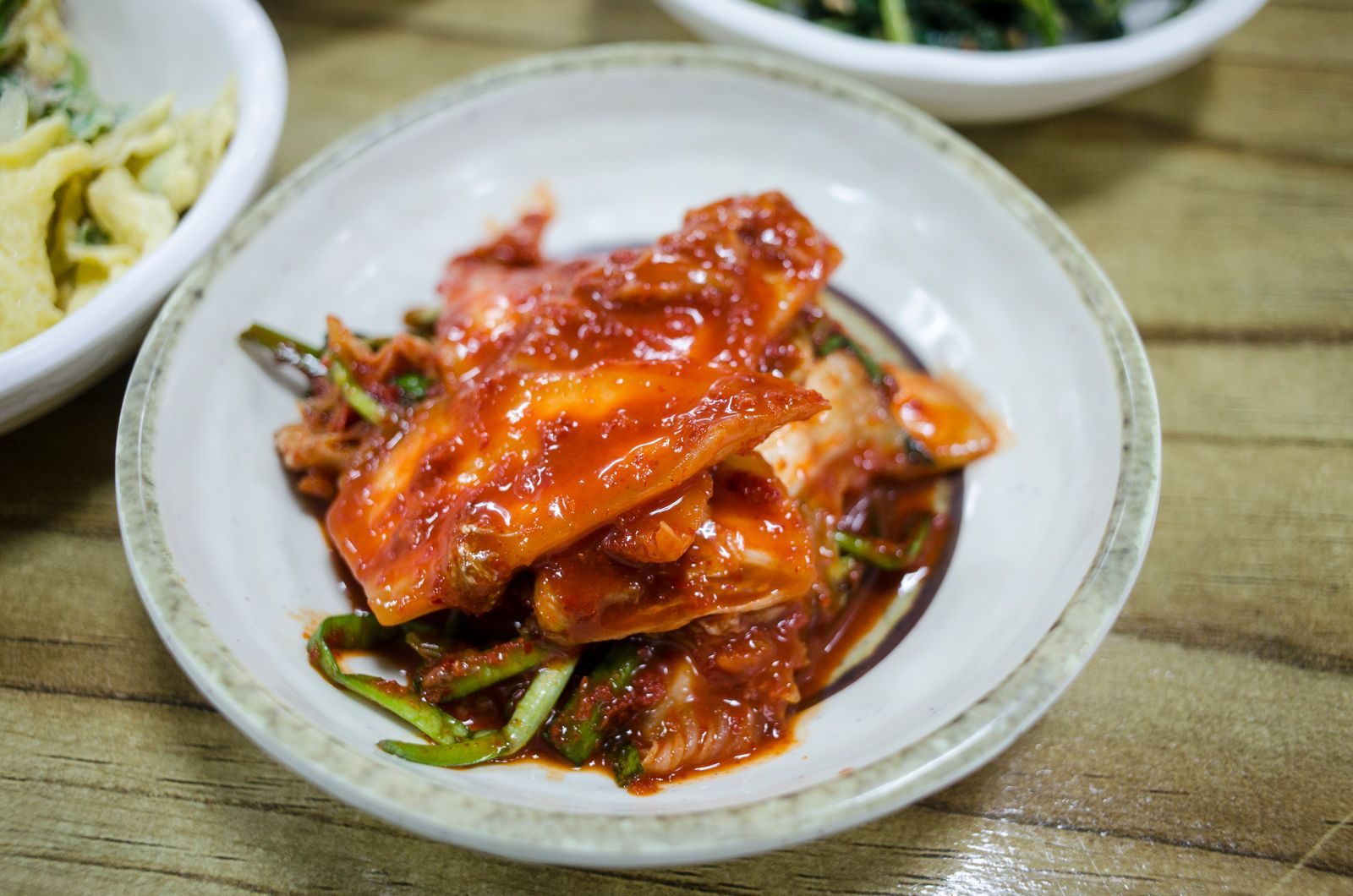 Tányér kimchi, erjesztett zöldség